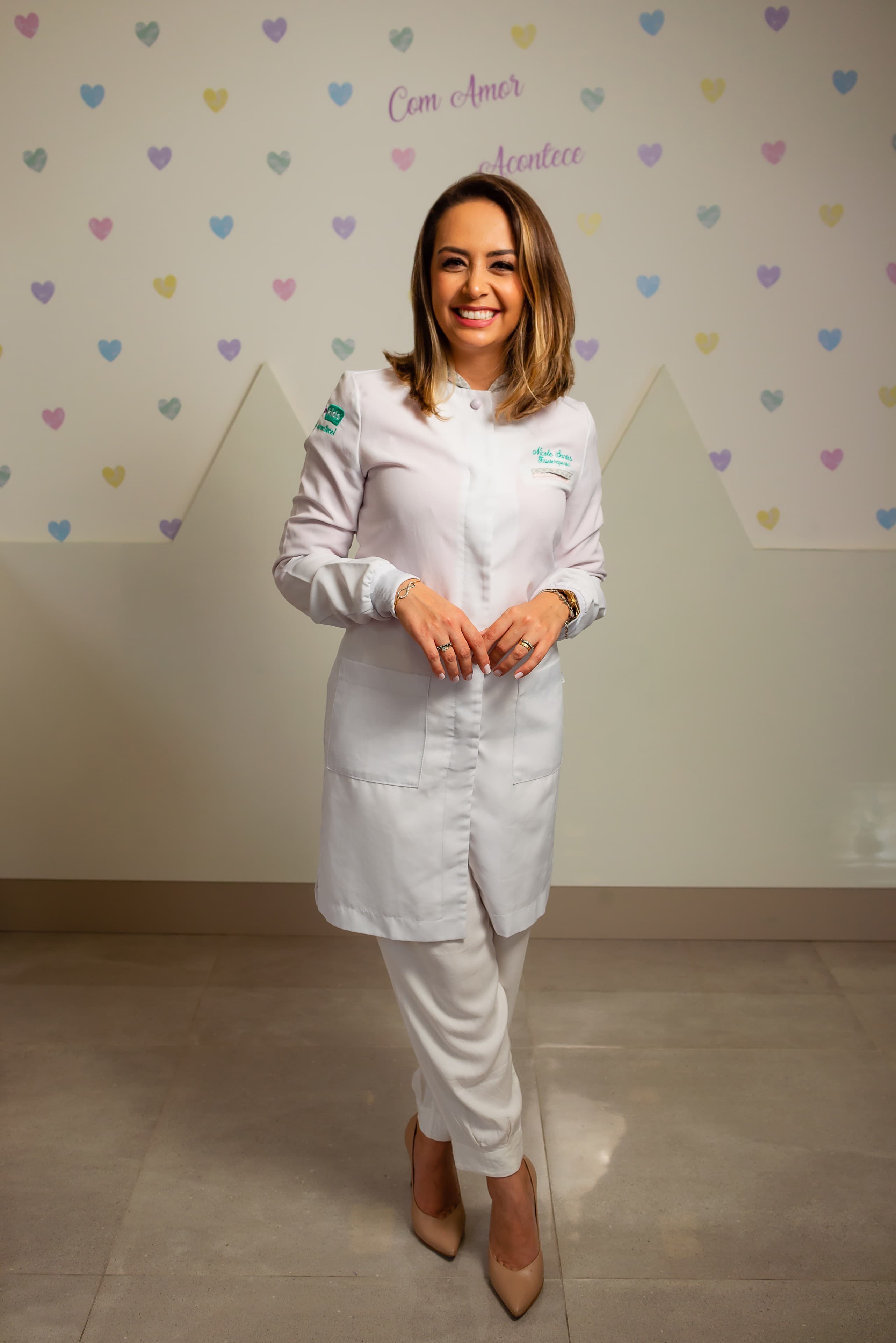 Nicole Alegretti, Com Amor Acontece